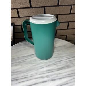 VTG Rubbermaid 2.25 QT Pitcher Teal Green White Lid 2445 24 Retro Kitchenware